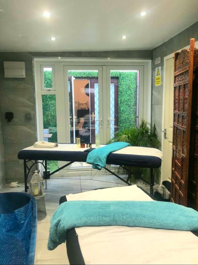 Apartment With Private Hot Tub, Sauna, Ice Bath, Gym Rainham  Exterior photo