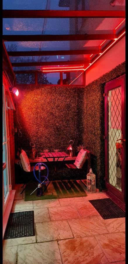 Apartment With Private Hot Tub, Sauna, Ice Bath, Gym Rainham  Exterior photo